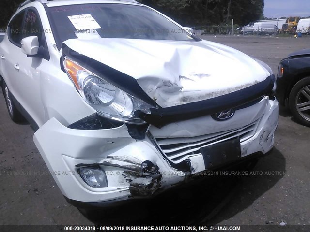 KM8JUCAC9DU590339 - 2013 HYUNDAI TUCSON GLS/LIMITED WHITE photo 6