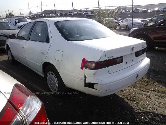 4T1BG22K8VU089603 - 1997 TOYOTA CAMRY CE/LE/XLE WHITE photo 3