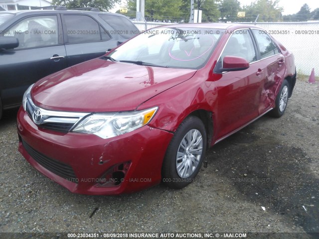 4T1BF1FK6EU832752 - 2014 TOYOTA CAMRY L/SE/LE/XLE RED photo 2