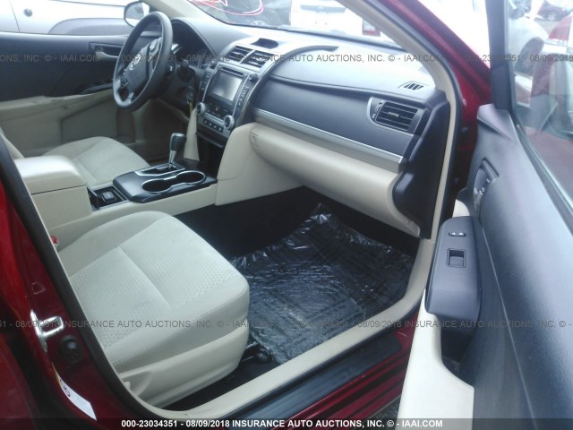 4T1BF1FK6EU832752 - 2014 TOYOTA CAMRY L/SE/LE/XLE 红色 照片 5