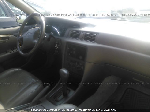 4T1BG22K6XU549599 - 1999 TOYOTA CAMRY CE/LE/XLE 金色 照片 5