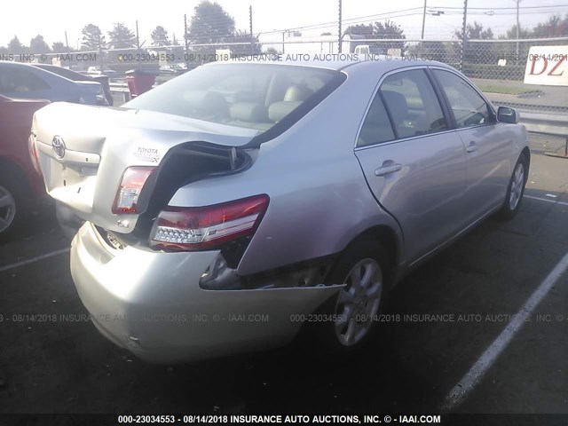 4T1BF3EK6AU016048 - 2010 TOYOTA CAMRY SE/LE/XLE ვერცხლისფერი ფოტო 4