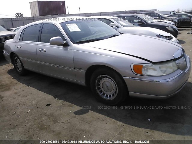 1LNHM81WXYY831412 - 2000 LINCOLN TOWN CAR EXECUTIVE شامبانيا صورة 1