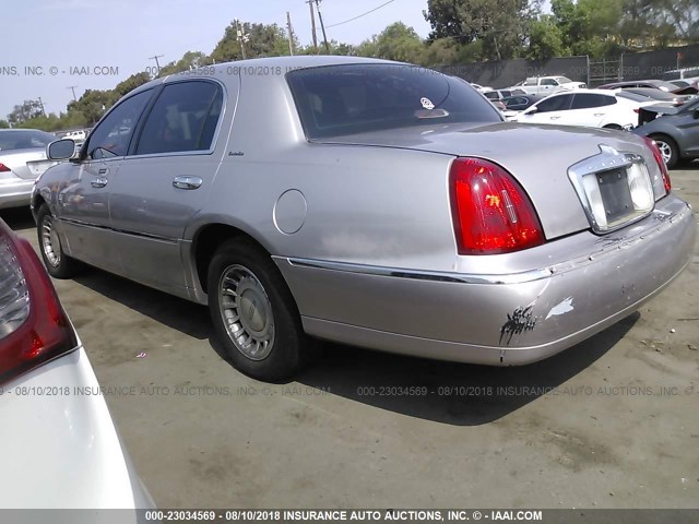 1LNHM81WXYY831412 - 2000 LINCOLN TOWN CAR EXECUTIVE شامبانيا صورة 3