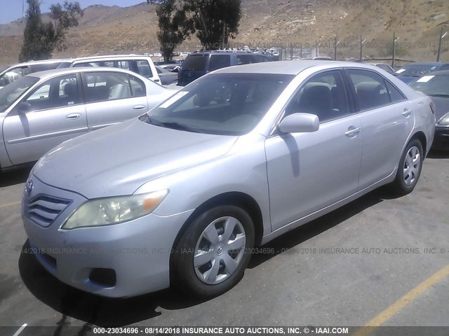 4T1BK3EK9AU597296 - 2010 TOYOTA CAMRY SE/LE/XLE SILVER photo 2