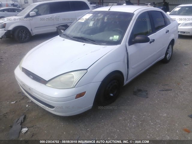 1FAFP34P4YW285203 - 2000 FORD FOCUS SE/SE COMFORT WHITE photo 2