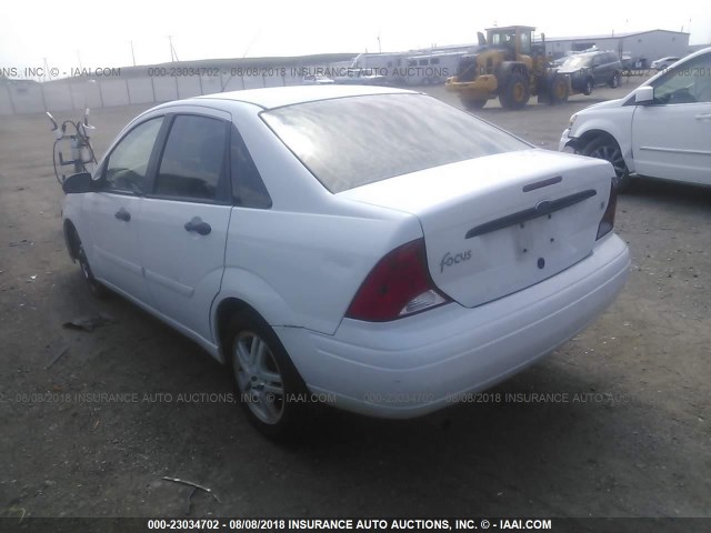 1FAFP34P4YW285203 - 2000 FORD FOCUS SE/SE COMFORT WHITE photo 3