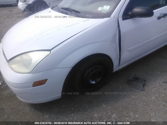 1FAFP34P4YW285203 - 2000 FORD FOCUS SE/SE COMFORT WHITE photo 6