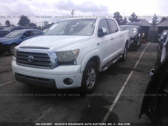 5TBDV58138S495731 - 2008 TOYOTA TUNDRA CREWMAX LIMITED WHITE photo 2