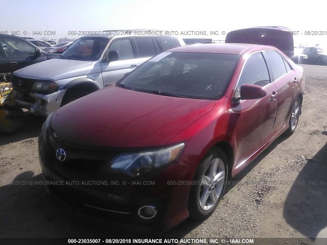 4T1BF1FK2EU746547 - 2014 TOYOTA CAMRY L/SE/LE/XLE RED photo 2