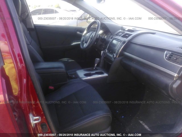 4T1BF1FK2EU746547 - 2014 TOYOTA CAMRY L/SE/LE/XLE წითელი ფოტო 5