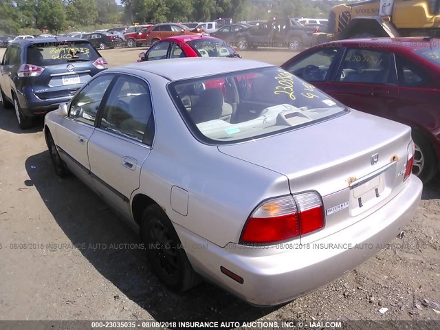 JHMCD563XVC005601 - 1997 HONDA ACCORD LX/EX SILVER photo 3