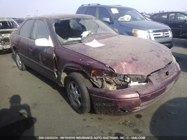 JT2BG28K4W0108967 - 1998 TOYOTA CAMRY LE/XLE RED photo 1