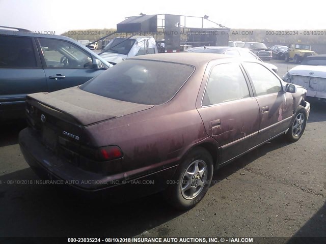 JT2BG28K4W0108967 - 1998 TOYOTA CAMRY LE/XLE RED photo 4