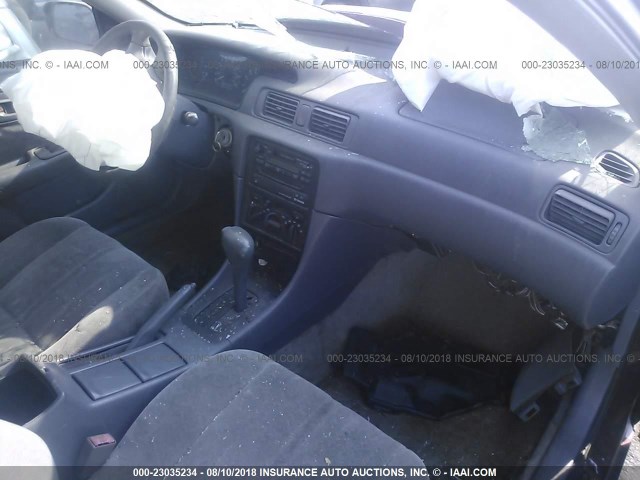 JT2BG28K4W0108967 - 1998 TOYOTA CAMRY LE/XLE 红色 照片 5