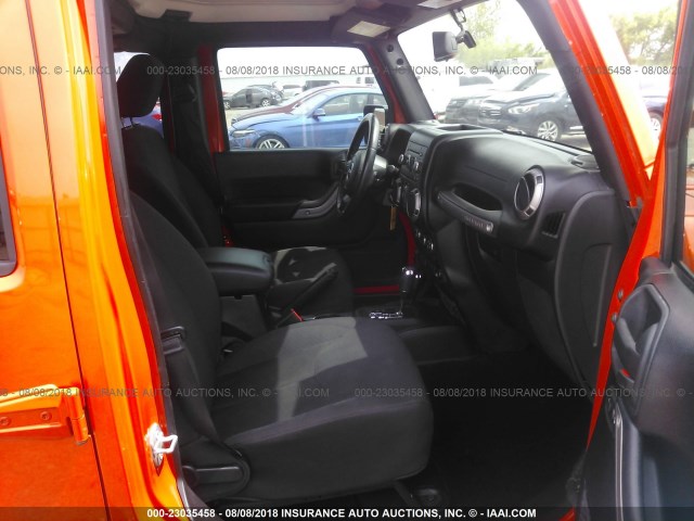 1C4BJWDG7FL736084 - 2015 JEEP WRANGLER UNLIMITE SPORT ORANGE photo 5