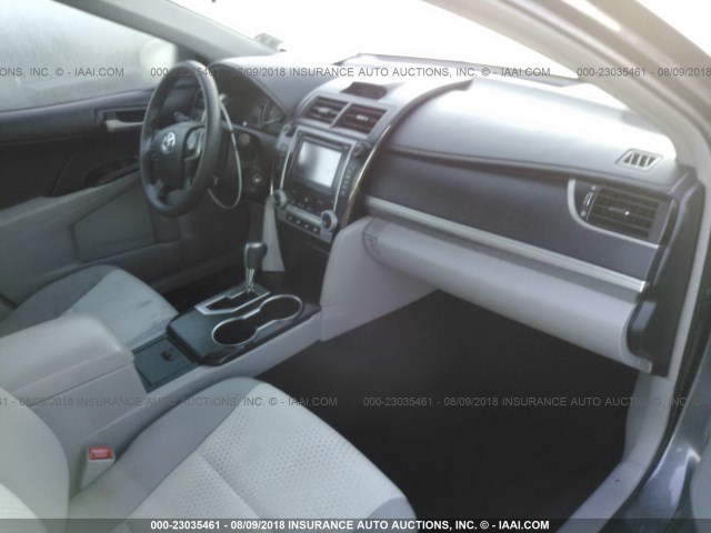 4T1BF1FK7DU272514 - 2013 TOYOTA CAMRY L/SE/LE/XLE 灰色 照片 5