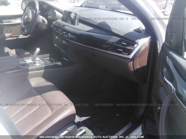 5UXKR0C58H0V66942 - 2017 BMW X5 XDRIVE35I WHITE photo 5