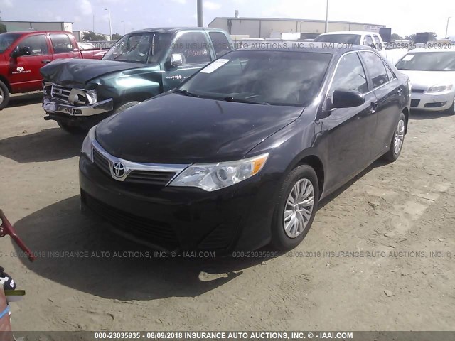 4T1BF1FK0CU504255 - 2012 TOYOTA CAMRY SE/LE/XLE GRAY photo 2