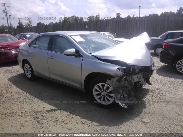 4T4BF1FK9FR466051 - 2015 TOYOTA CAMRY LE/XLE/SE/XSE SILVER photo 1