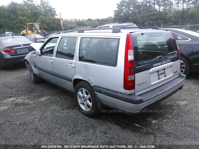 YV1LZ56D0X2619765 - 1999 VOLVO V70 XC SILVER photo 3