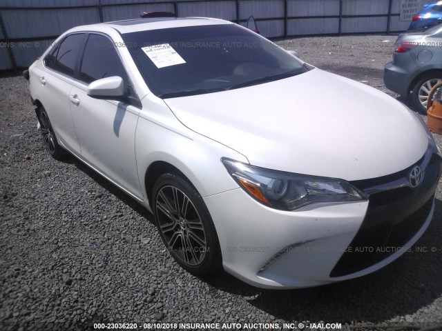 4T1BF1FK0GU529114 - 2016 TOYOTA CAMRY LE/XLE/SE/XSE 白色 照片 1