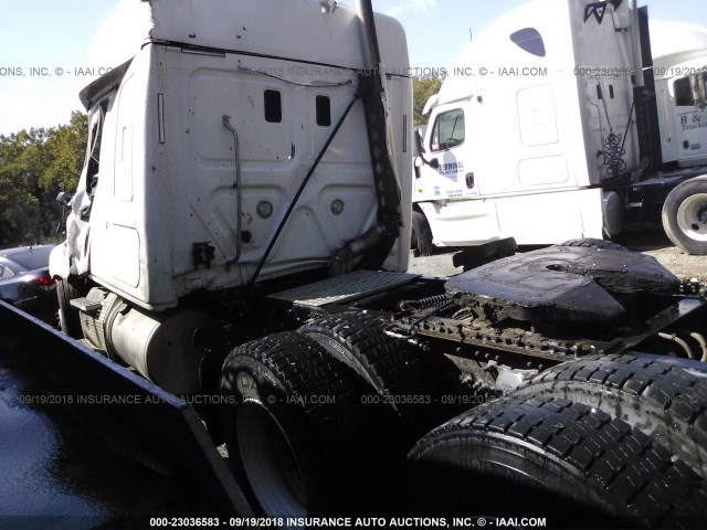 3AKJGLBG4GSHP6006 - 2016 FREIGHTLINER CASCADIA 125  WHITE photo 3