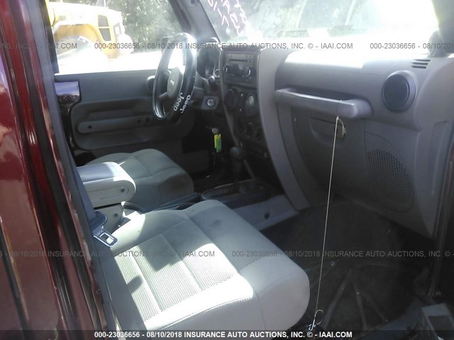 1J4GA591X7L154819 - 2007 JEEP WRANGLER SAHARA MAROON photo 5