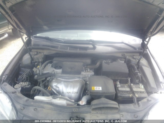 4T1BF1FK4HU313932 - 2017 TOYOTA CAMRY LE/XLE/SE/XSE 深蓝色 照片 10