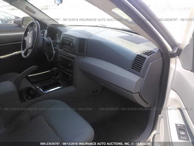 1J4GS48K85C582578 - 2005 JEEP GRAND CHEROKEE LAREDO/COLUMBIA/FREEDOM 白色 照片 5