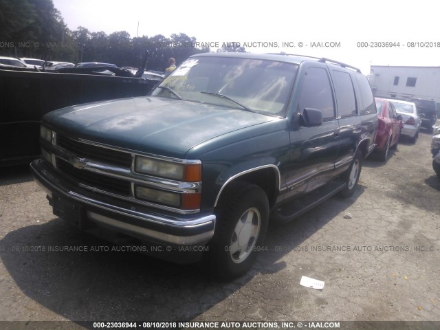 1GNEK13R4WJ363878 - 1998 CHEVROLET TAHOE K1500 GREEN photo 2