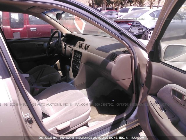 JT2BG22K110606108 - 2001 TOYOTA CAMRY CE/LE/XLE 金色 照片 5