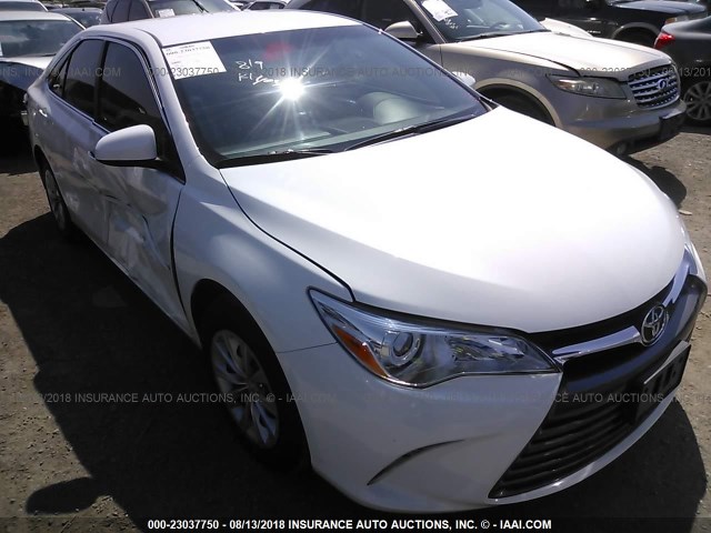 4T4BF1FK6FR488315 - 2015 TOYOTA CAMRY LE/XLE/SE/XSE WHITE photo 1