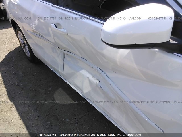 4T4BF1FK6FR488315 - 2015 TOYOTA CAMRY LE/XLE/SE/XSE WHITE photo 6