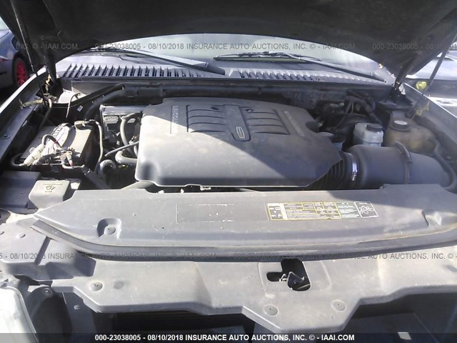 5LMFU27R54LJ16922 - 2004 LINCOLN NAVIGATOR შავი ფოტო 10