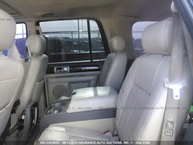 5LMFU27R54LJ16922 - 2004 LINCOLN NAVIGATOR შავი ფოტო 8