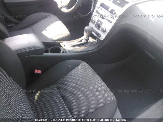 1G1ZC5E10BF381158 - 2011 CHEVROLET MALIBU 1LT 银色 照片 5