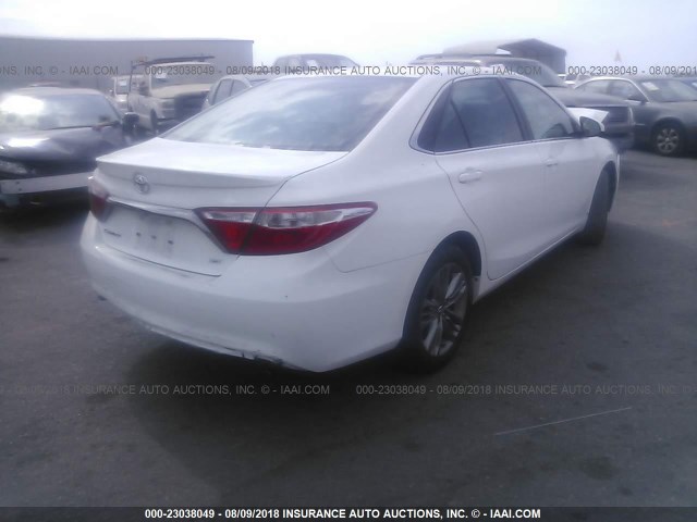 4T1BF1FK2HU267551 - 2017 TOYOTA CAMRY LE/XLE/SE/XSE 白色 照片 4