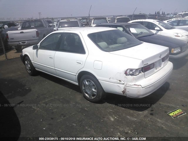 JT2BF22K8W0122690 - 1998 TOYOTA CAMRY CE/LE/XLE 白色 照片 3