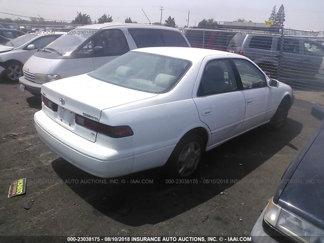 JT2BF22K8W0122690 - 1998 TOYOTA CAMRY CE/LE/XLE 白色 照片 4