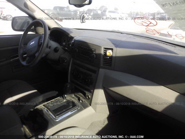 1J8GR48K95C707081 - 2005 JEEP GRAND CHEROKEE LAREDO/COLUMBIA/FREEDOM 灰色 照片 5