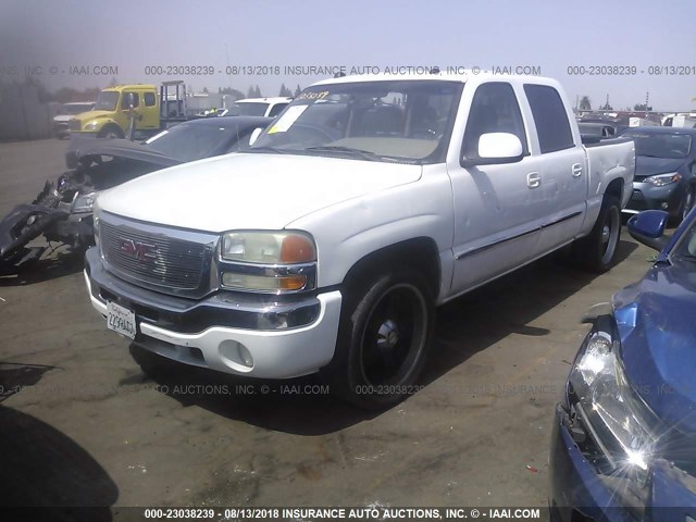 2GTEK13T251249682 - 2005 GMC NEW SIERRA K1500 WHITE photo 2