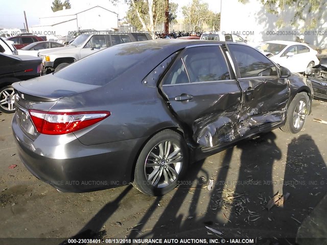 4T1BF1FK5GU556907 - 2016 TOYOTA CAMRY LE/XLE/SE/XSE BLACK photo 4