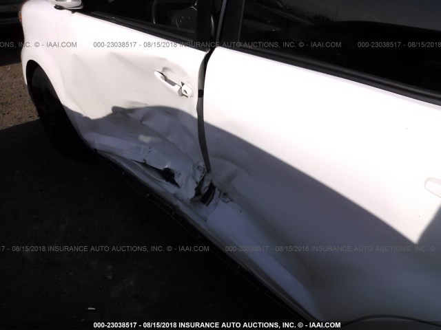 JTLZE4FE0FJ077610 - 2015 TOYOTA SCION XB Weiß Foto 6