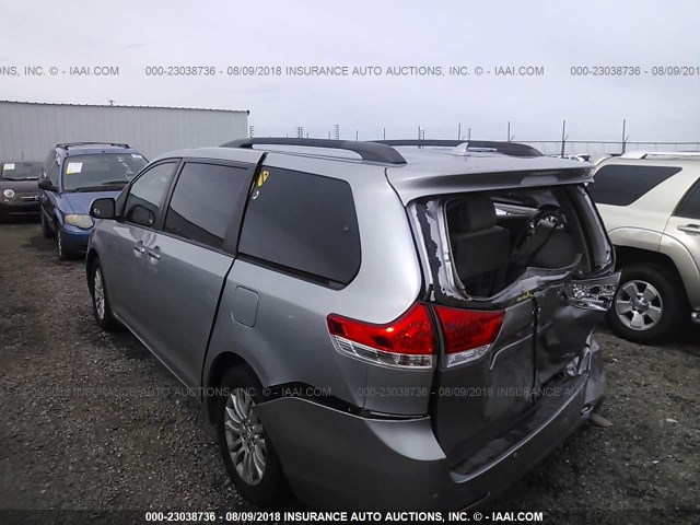 5TDYK3DC9BS035672 - 2011 TOYOTA SIENNA XLE/LIMITED SILVER photo 3