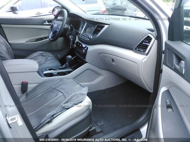KM8J3CA48GU219012 - 2016 HYUNDAI TUCSON LIMITED/SPORT AND ECO/SE SILVER photo 5