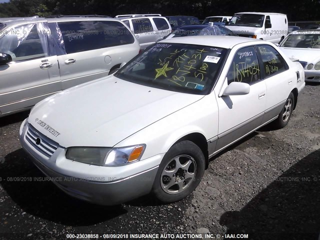 JT2BG22K1X0356670 - 1999 TOYOTA CAMRY LE/XLE WHITE photo 2