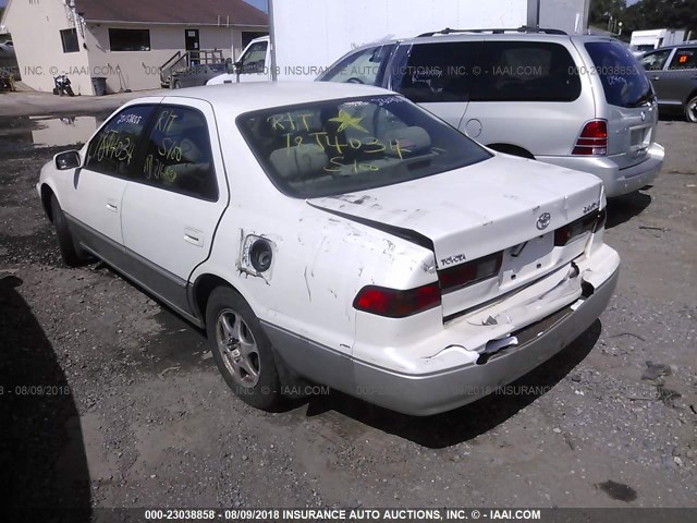 JT2BG22K1X0356670 - 1999 TOYOTA CAMRY LE/XLE 白色 照片 3