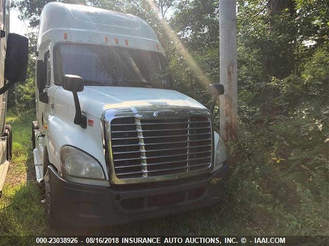 1FUJGLDR6ALAP1080 - 2010 FREIGHTLINER CASCADIA 125  WHITE photo 1