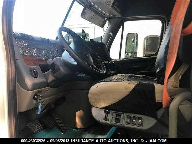 1FUJGLDR6ALAP1080 - 2010 FREIGHTLINER CASCADIA 125  WHITE photo 5